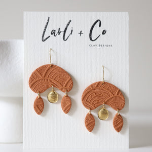 The Luxe Tan Sunrise Lines Statement Hooks